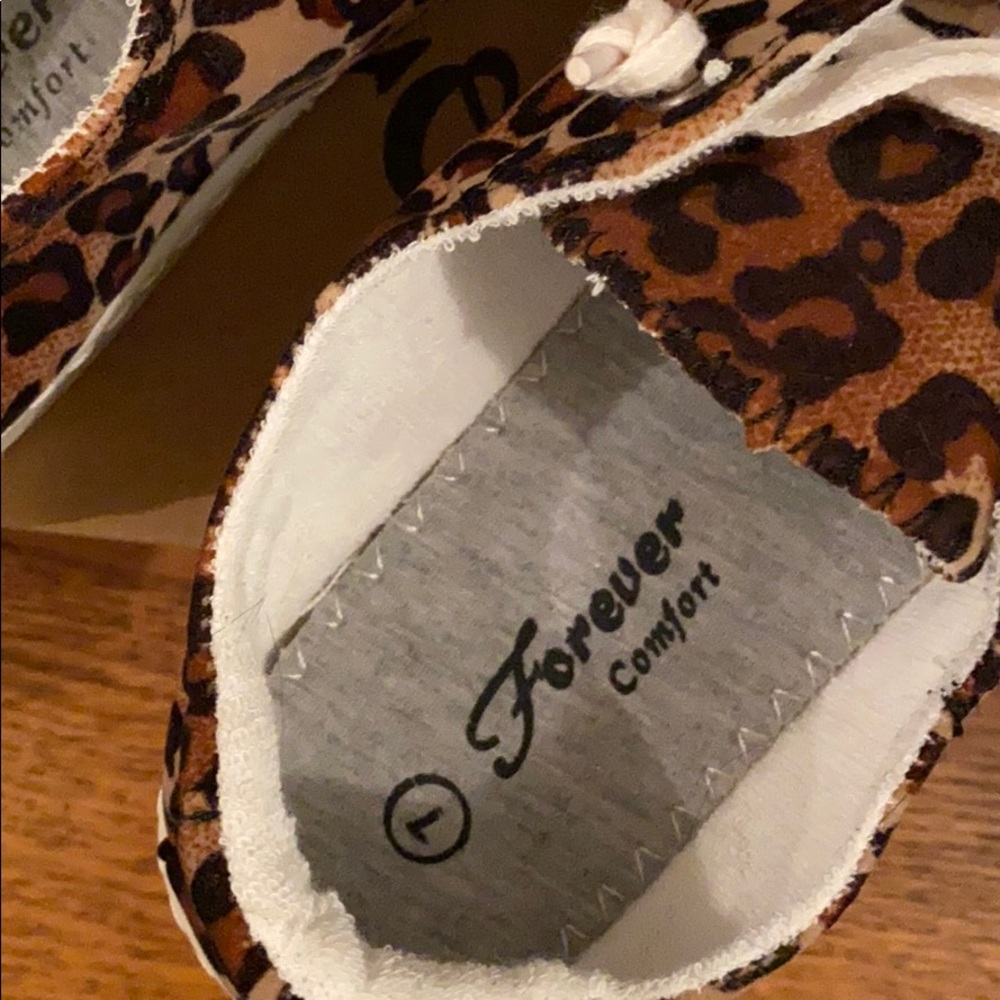 💍BOUTIQUE💍🆕 Leopard Print Sneakers only 3 left - Picture 6 of 6